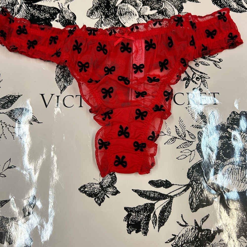 NWT Victoria’s Secret Thong Panty SIZE S